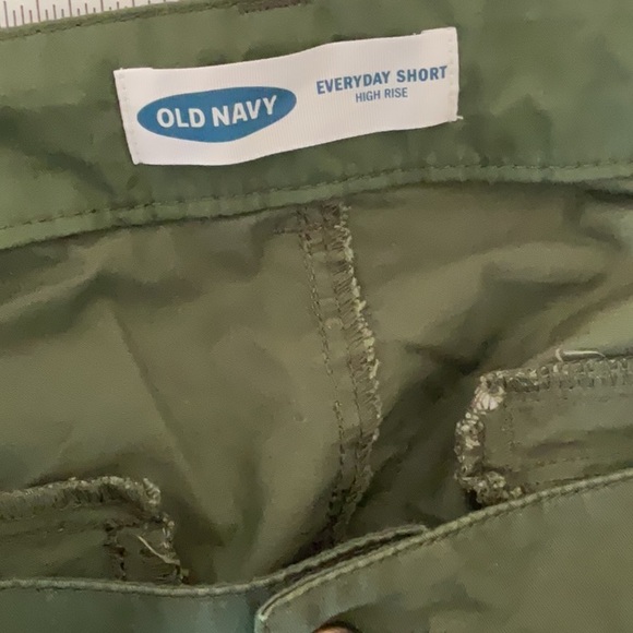 Old Navy Green Everyday Short High Rise Shorts - Picture 7 of 7